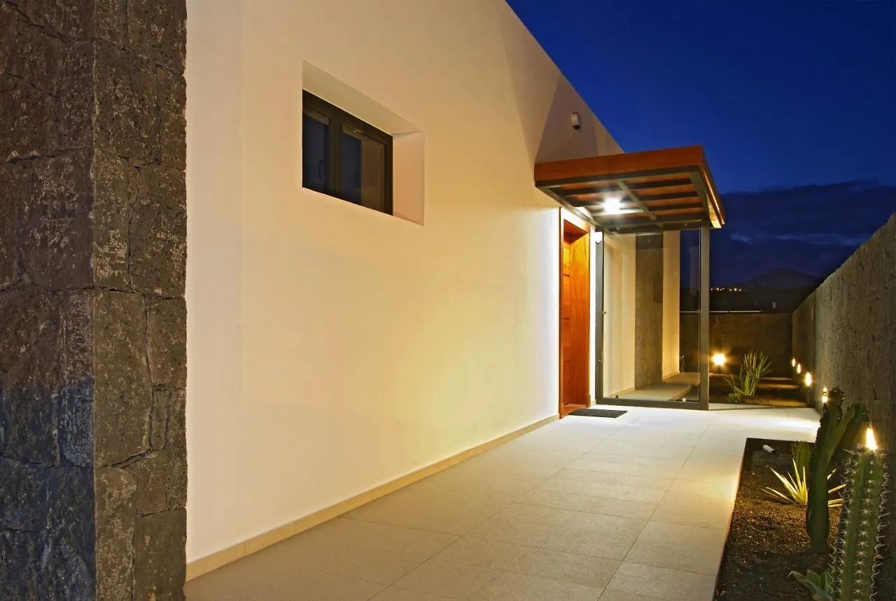 Angelina Los Mojones Puerto Del Carmen Lanzarote Villa Tías