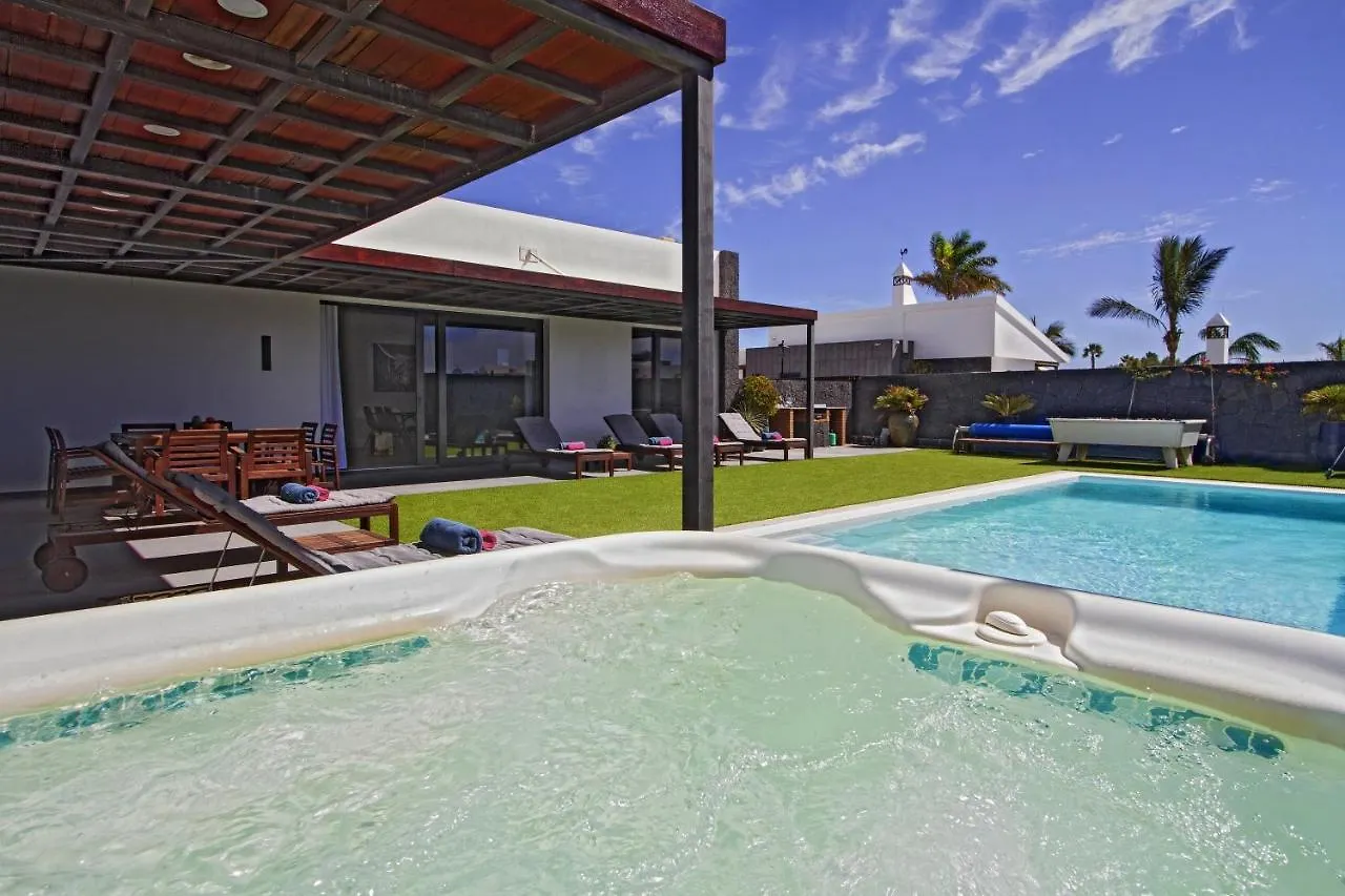 Angelina Los Mojones Puerto Del Carmen Lanzarote Villa